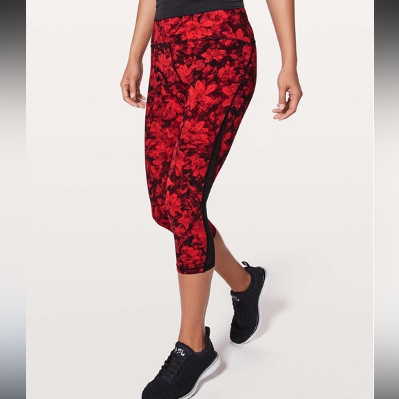 Lululemon Train Times Crop *21"
CarmineTrue Red Black / Black - Picture 3 of 8